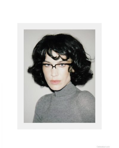 Alexa Chung looks stunning in stylish look