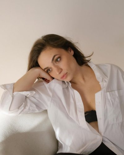 Angela Giarratana black skirt combined with laid-back white shirt