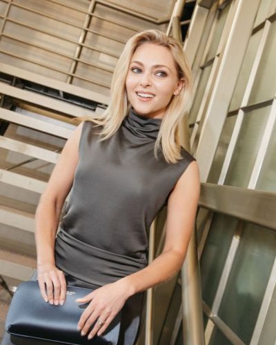 AnnaSophia Robb showcases stylish look