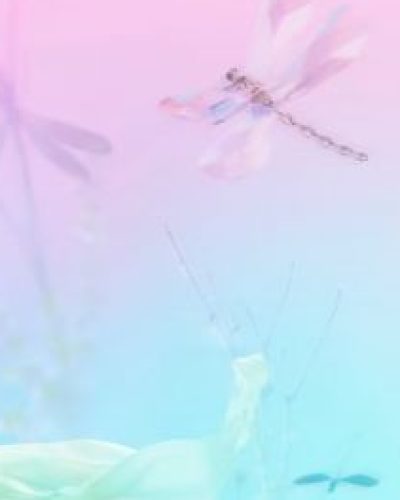 Ariana Grande turns heads in stylish look