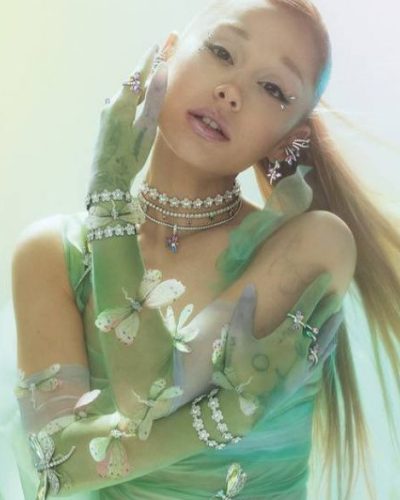 Ariana Grande showcases stylish look
