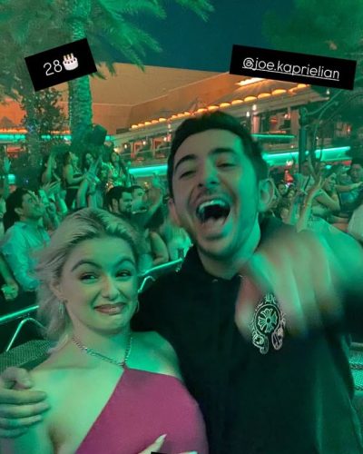 Ariel Winter turns heads in stylish look