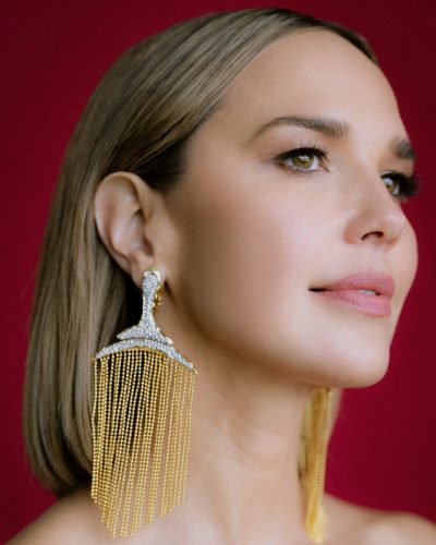 Arielle Kebbel showcases stylish look