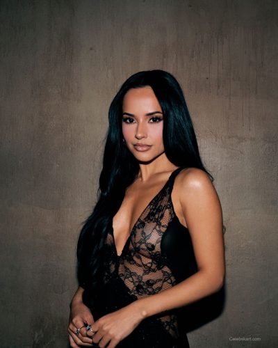 Becky G oversized fashion-forward sunglasses with bold design