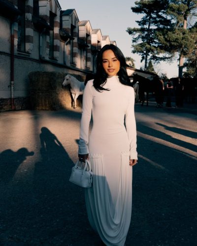 Becky G oversized fashion-forward sunglasses with bold design