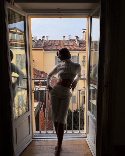 Carmella Rose looks stunning in stylish look