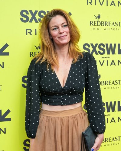 Cassidy Freeman showcases stylish look