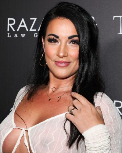 Courtney Tillia showcases stylish look