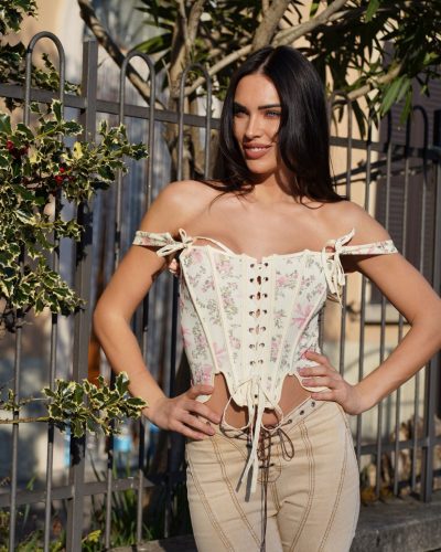 Daria Dereviankina’s Chic Floral Look – 2023