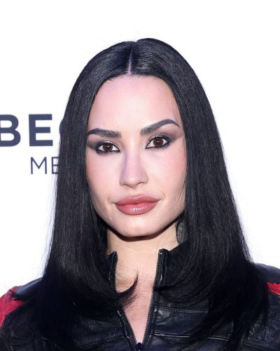 Demi Lovato showcases stylish look