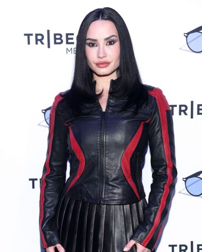 Demi Lovato looks stunning in stylish look