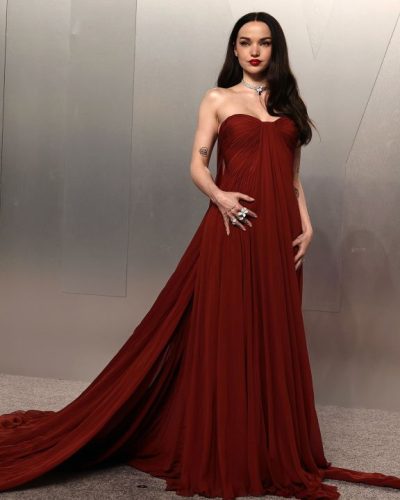 Dove Cameron showcases stylish look