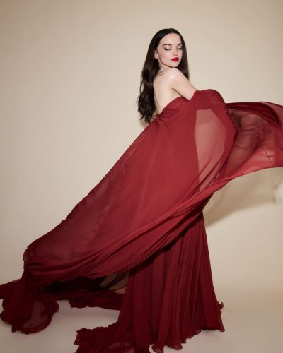 Dove Cameron looks stunning in stylish look