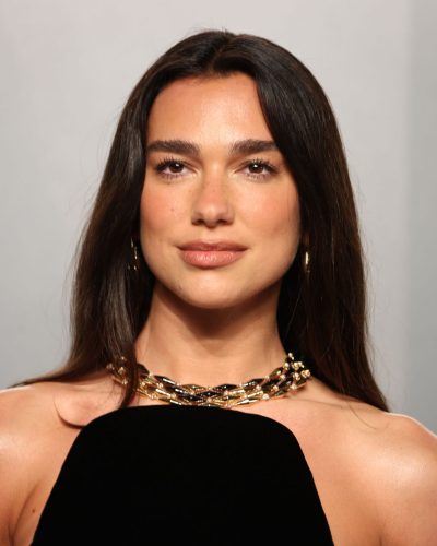 Dua Lipa looks stunning in stylish look