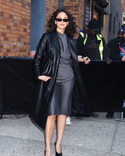 Eiza Gonzalez Rocks Stylish Outfit At Daily Show 2023 4