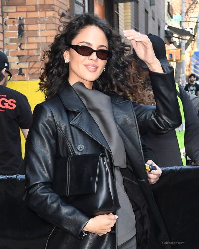 Eiza Gonzalez Rocks Stylish Outfit At Daily Show 2023 7