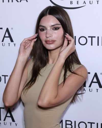 Emily Ratajkowski At Cymbiotika Launch In 2023 7