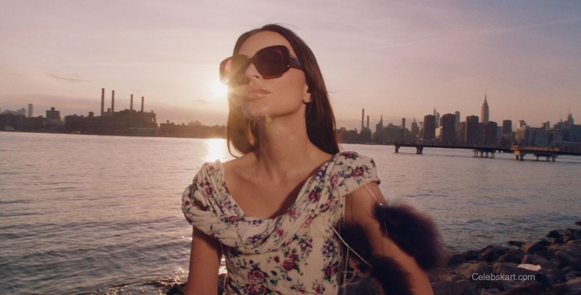 Emily Ratajkowski Shines In Tory Burch Fashion, March 2026 1