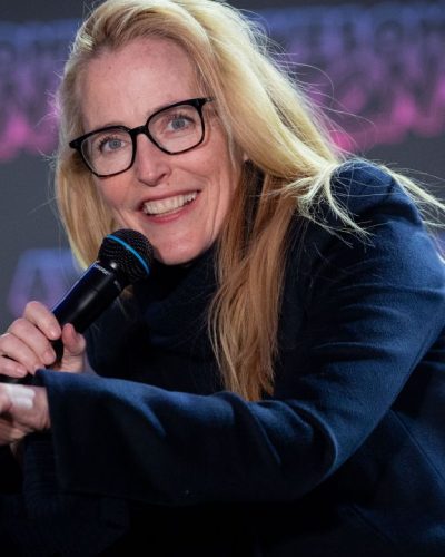 Gillian Anderson turns heads in stylish look