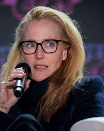 Gillian Anderson looks stunning in stylish look