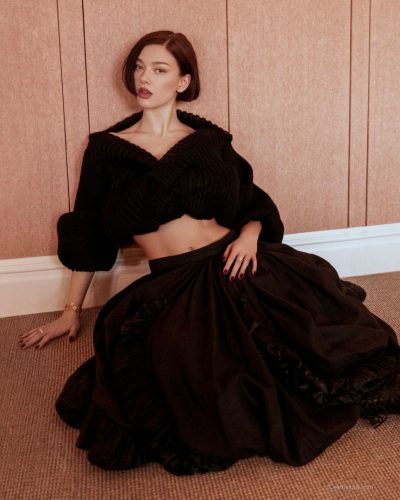 Jessica Alexander turns heads in magazine look