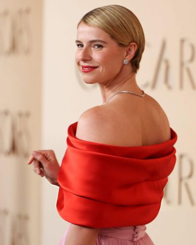 Jessie Buckley turns heads in stylish look