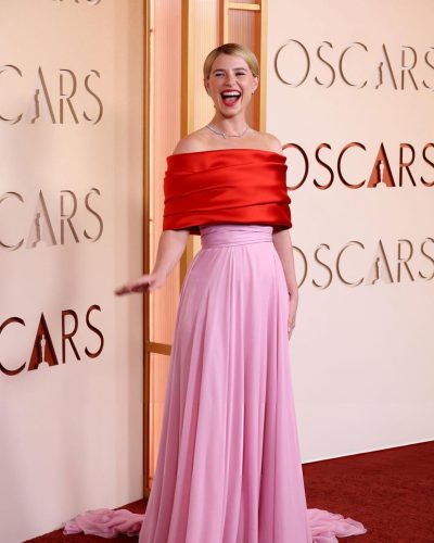 Jessie Buckley showcases stylish look