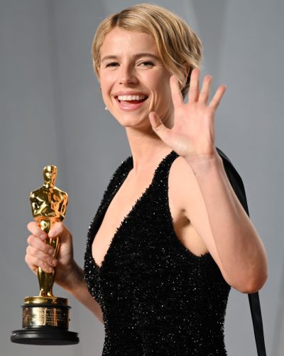 Jessie Buckley looks stunning in stylish look