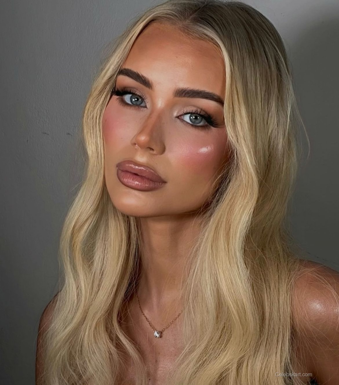 Julia Cavanagh Shares Summer Vibes In Instagram Photos, October 2023 2