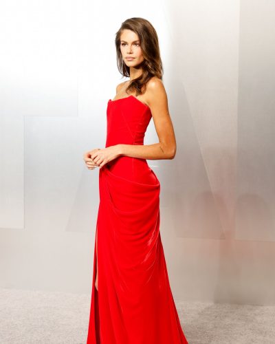 Kaia Gerber looks stunning in stylish look