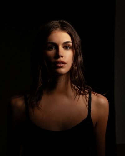 Kaia Gerber turns heads in stylish look