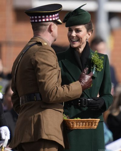 Kate Middleton looks stunning in stylish look