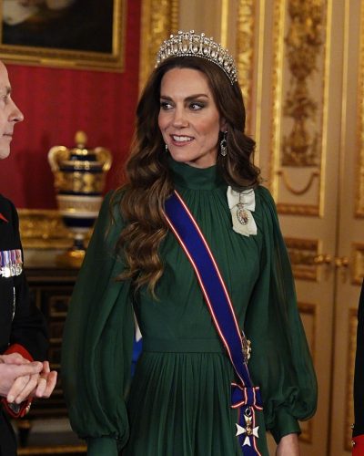 Kate Middleton looks stunning in stylish look