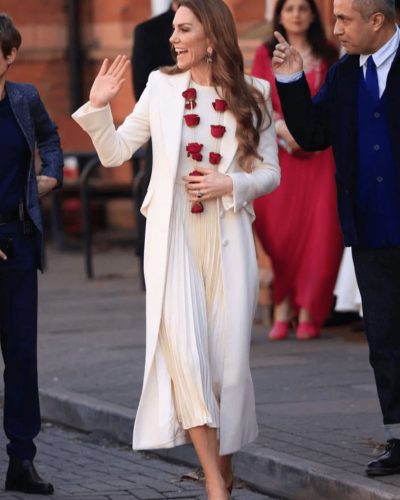 Kate Middleton casual yet refined off-white knitted dress