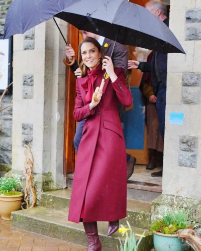 Kate Middleton loose waves framing her face beautifully