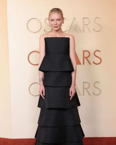 Kirsten Dunst turns heads in stylish look