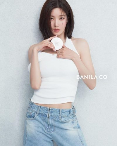 Kwon Eunbi showcases stylish look