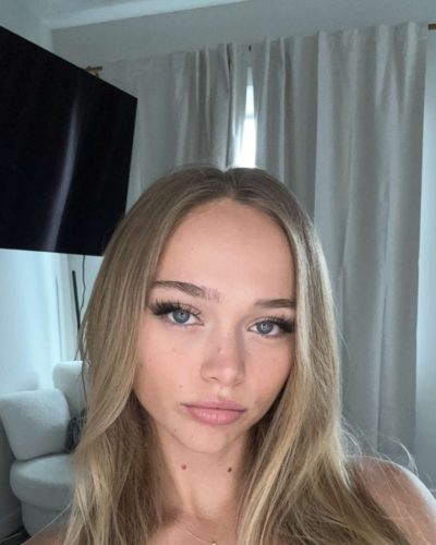 Kyla Dodds turns heads in stylish look