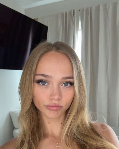 Kyla Dodds showcases stylish look