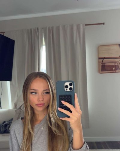 Kyla Dodds looks stunning in stylish look