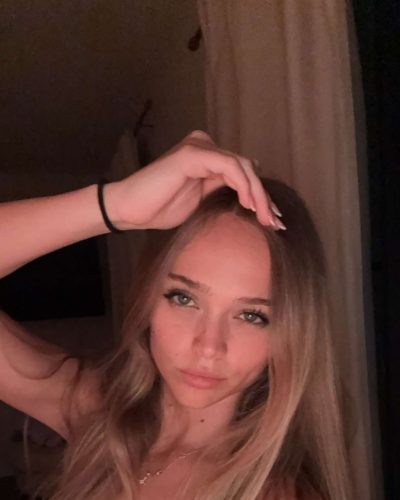 Kyla Dodds looks stunning in stylish look