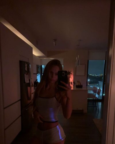 Kyla Dodds looks stunning in stylish look