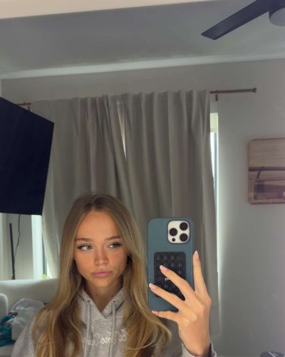 Kyla Dodds stuns in stylish look at Instagram post 2026