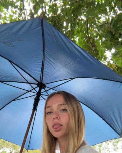 Kyla Dodds showcases stylish look