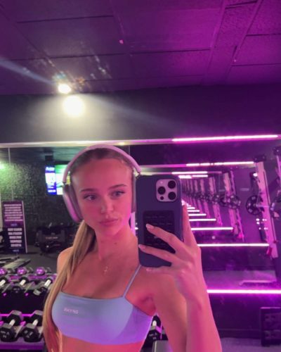 Kyla Dodds turns heads in stylish look