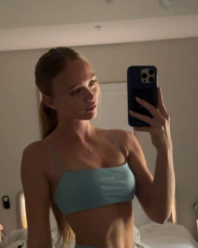 Kyla Dodds looks stunning in stylish look