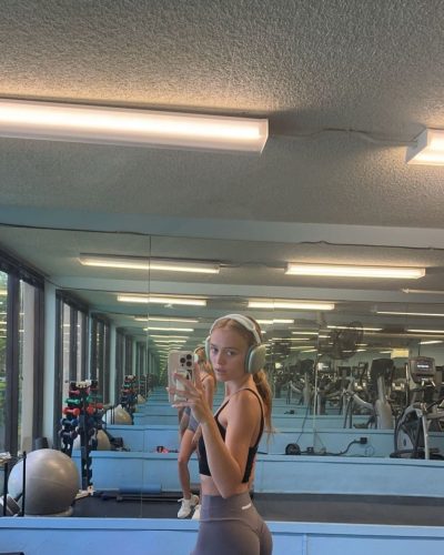 Kyla Dodds looks stunning in stylish look