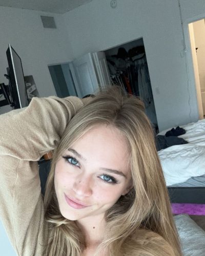 Kyla Dodds showcases stylish look