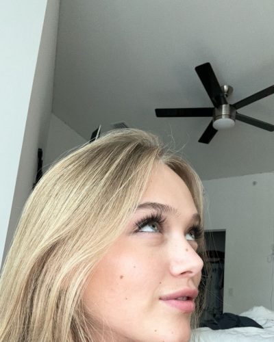 Kyla Dodds looks stunning in stylish look