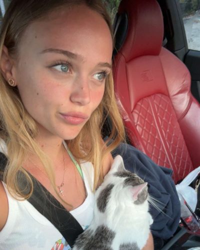 Kyla Dodds turns heads in stylish look